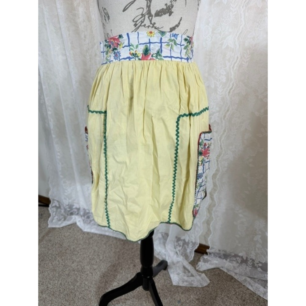Vintage Yellow Floral Half Apron Rickrack Trim Pockets Cottagecore Retro Kitchen